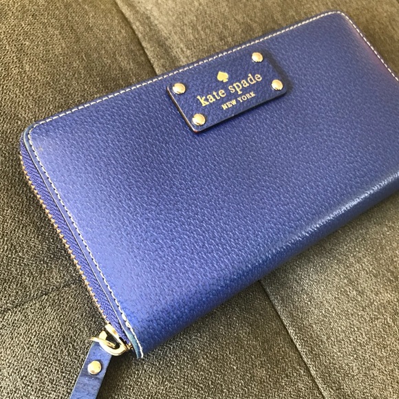 kate spade Handbags - 💙MAKE AN OFFER! Kate Spade Zip Wallet